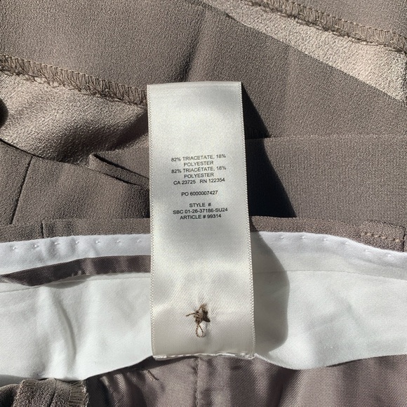 Aritzia Babaton 3" Pleated Mini Short, Felted Taupe, Summer 24, NWT, Sz 4 - Picture 10 of 16